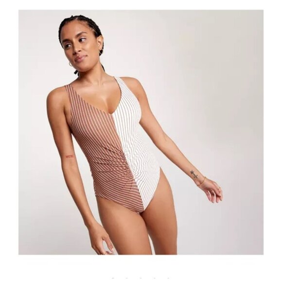 Calia by Carrie Underwood Women's Ruched one piece lined swimsuit size 8 - Picture 1 of 13